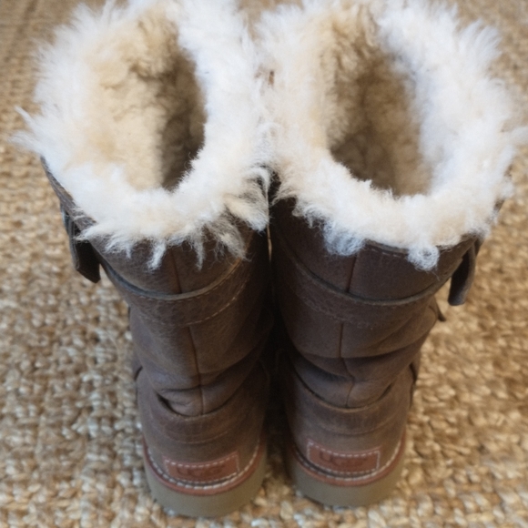 UGG Boots - Picture 5 of 7
